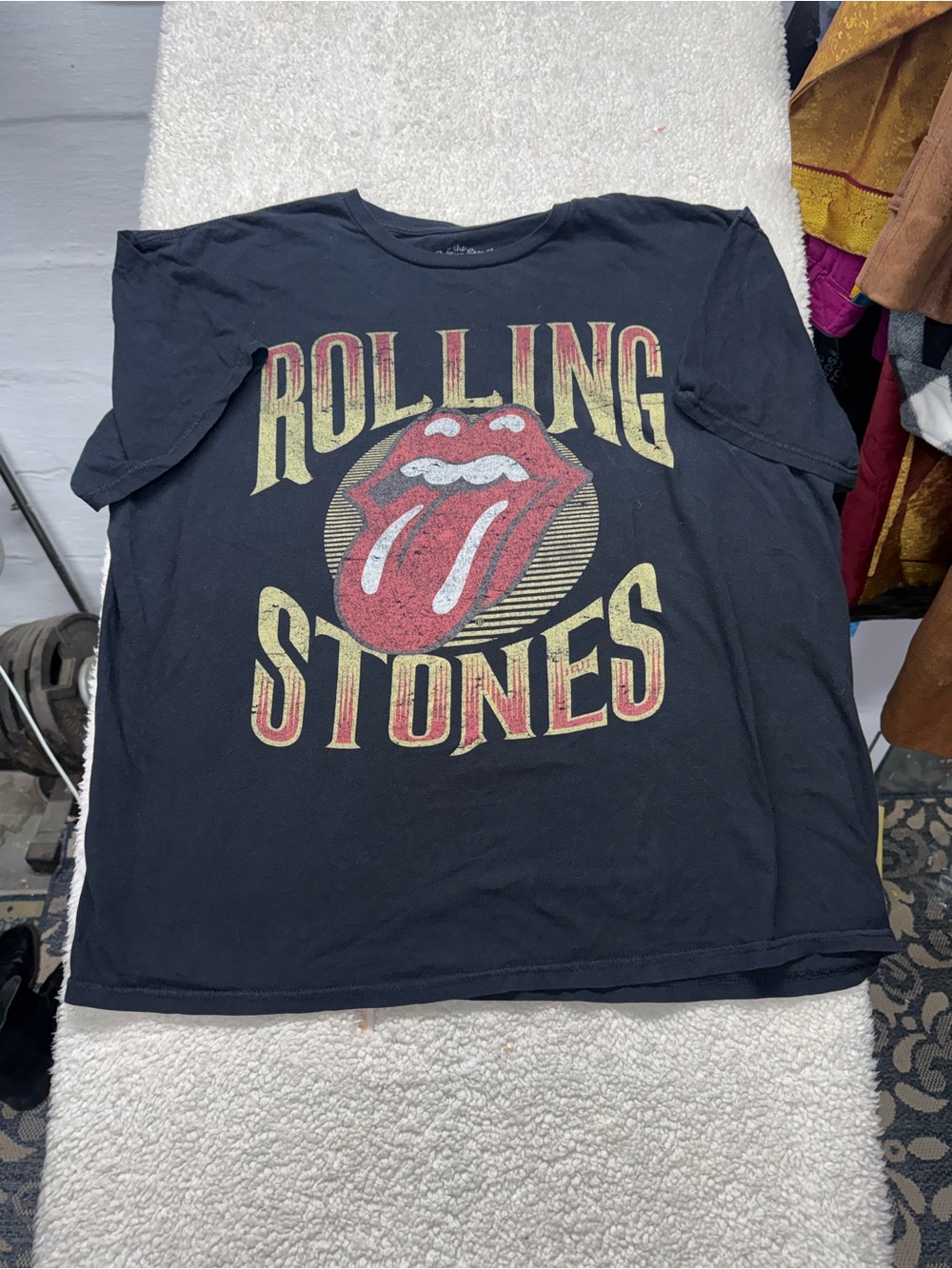 the Rolling Stones Tongue Navy Tee with Red & Yellow Graphic, classic rock Sz XL